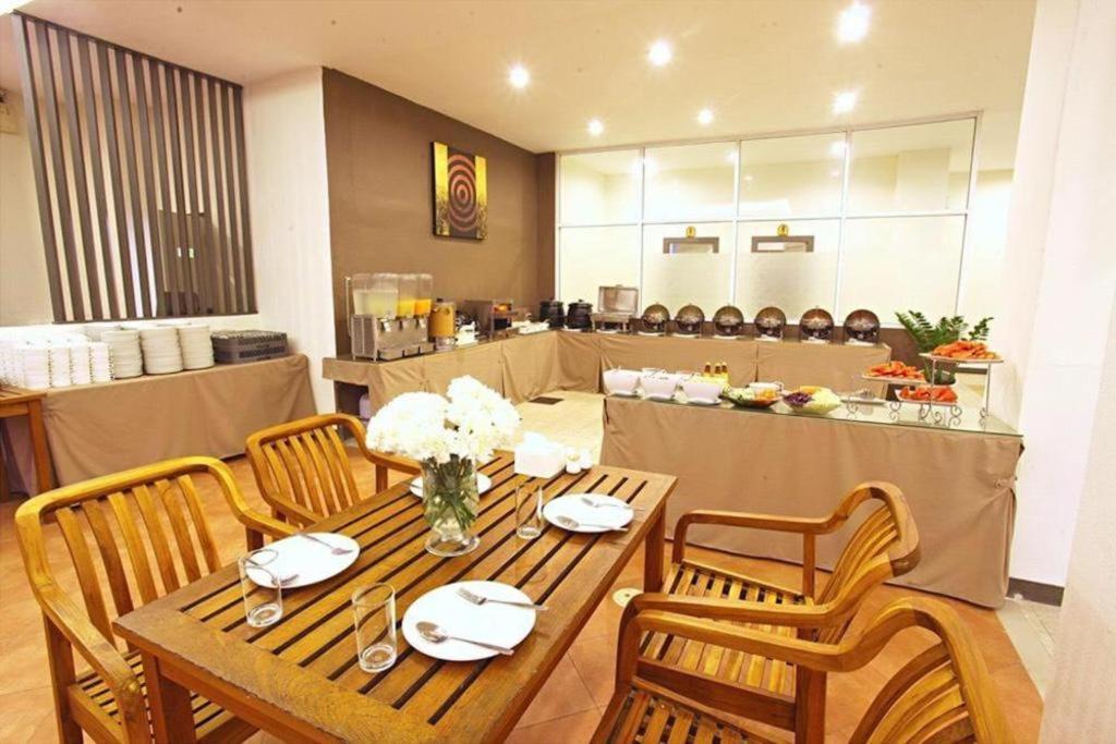 The Zen Hotel Pattaya Buitenkant foto
